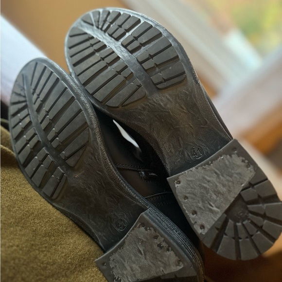 Sleek Black Ankle Boots with Rugged Sole - Picture 5 of 7